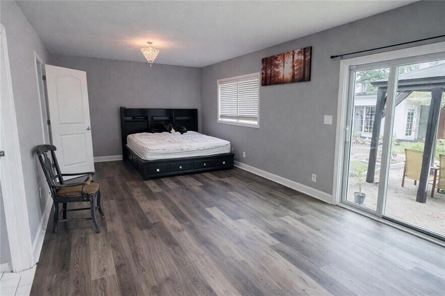 Building Photo - 3749 Pin Oak Cir