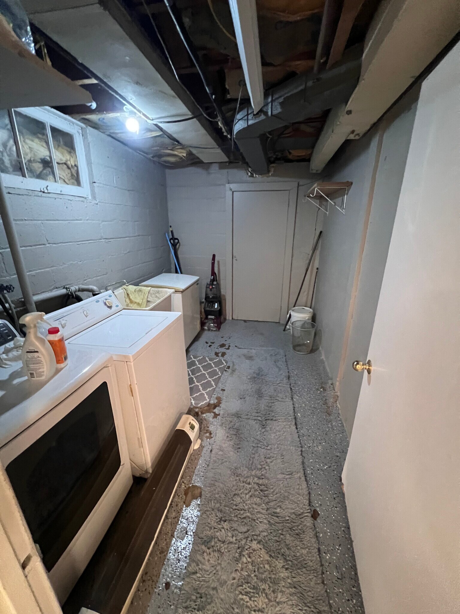 Laundry room - 4536 Park Ave