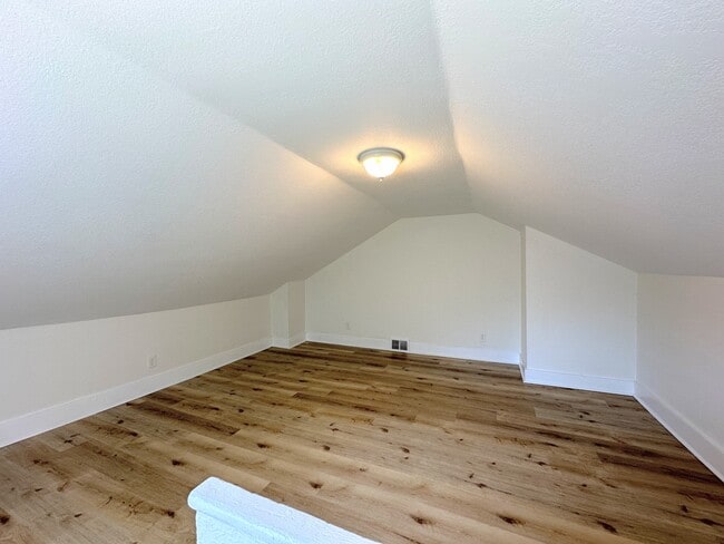 Building Photo - 411 Sapphire Way
