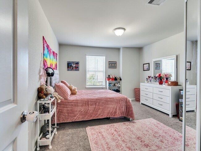 Building Photo - 26922 Skylark Blf Trl