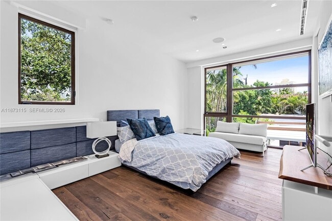 Building Photo - 3009 Pine Tree Dr