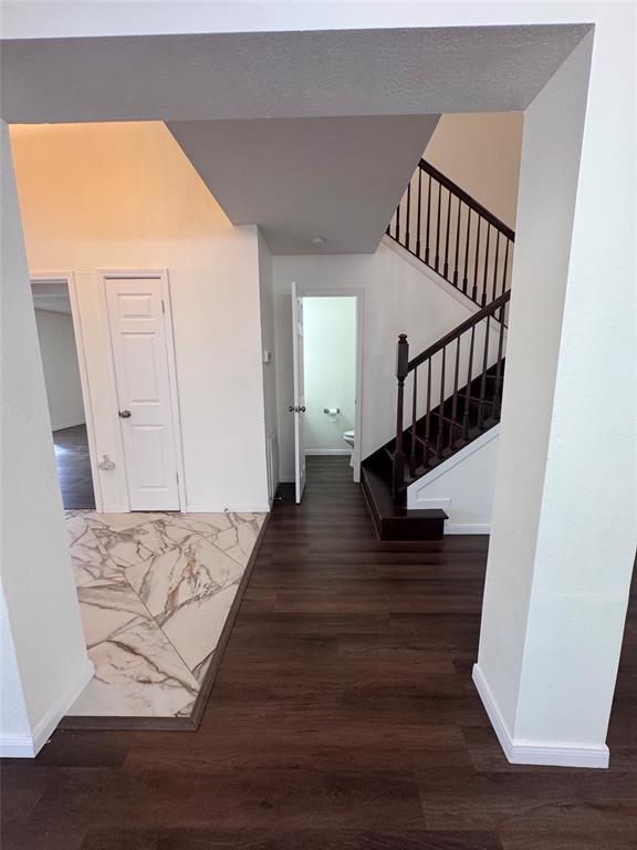 Building Photo - 306 Applewood Dr