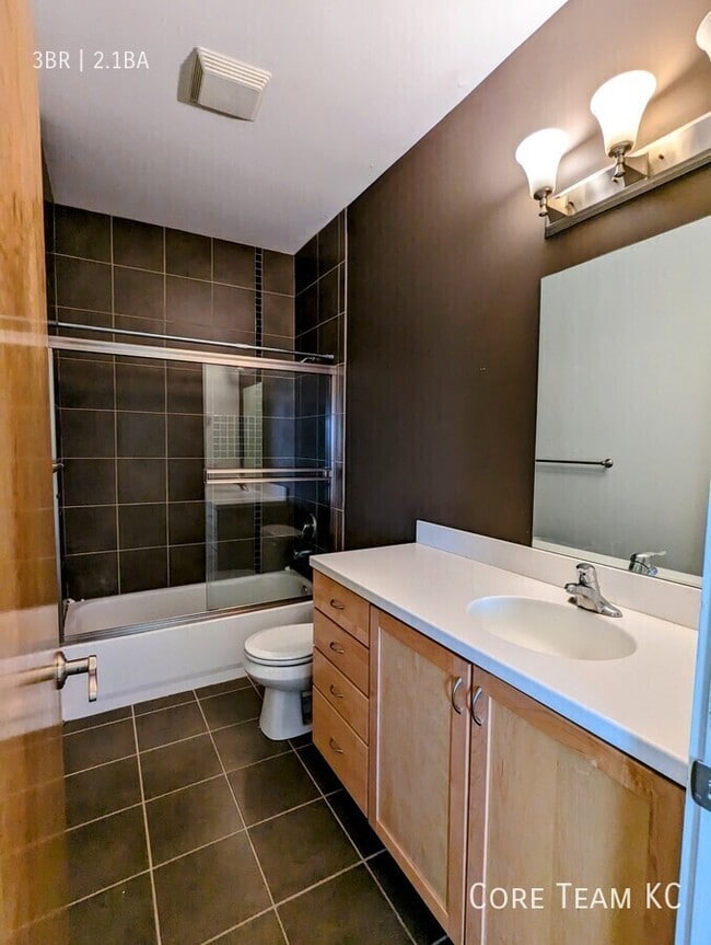 Building Photo - 2911 Cherry St