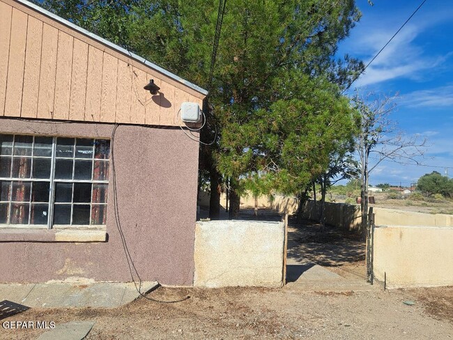 Primary Photo - 905 NE Camp St