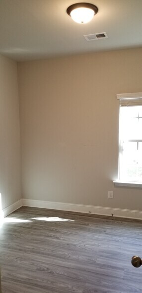 Building Photo - 2297 Shady Dr