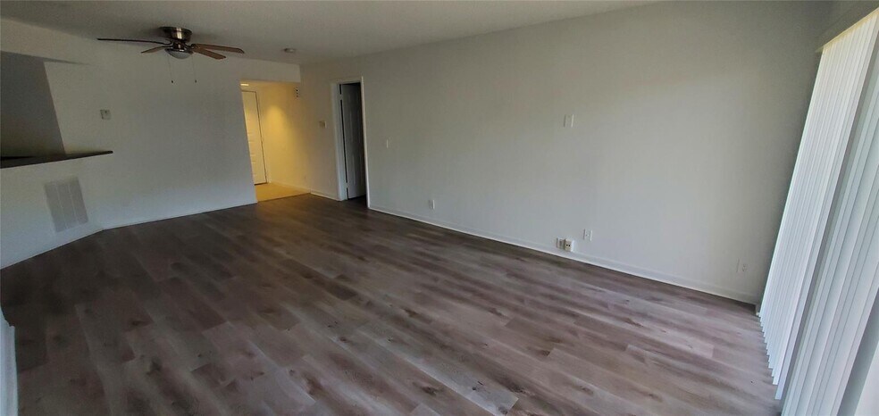 Building Photo - 8781 Wiles Rd
