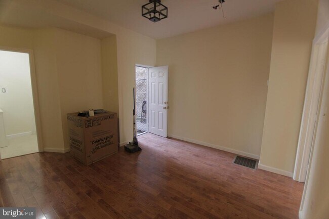 Building Photo - 1852 Willington St