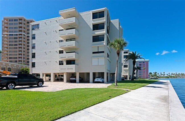 Building Photo - 101 Sunset Dr
