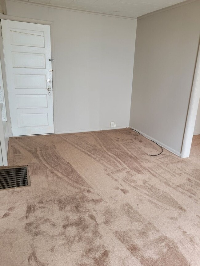 Building Photo - 2 Bedroom Duplex