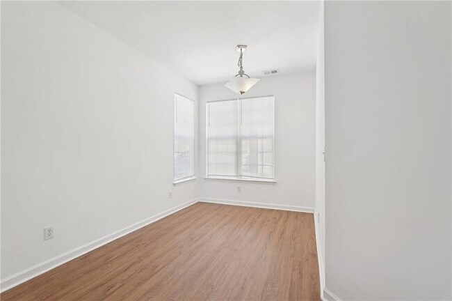 Building Photo - 2596 Bates St SE