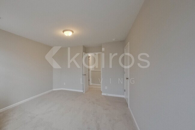 Building Photo - 933 Silent Barge Cv