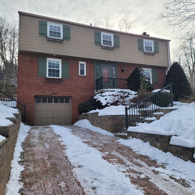 Primary Photo - Upper St. Clair 4 Bedroom Home - In ground...