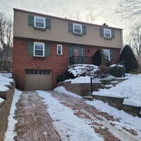Building Photo - Upper St. Clair 4 Bedroom Home - In ground...