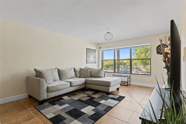 Building Photo - 2312 S Cypress Bend Dr