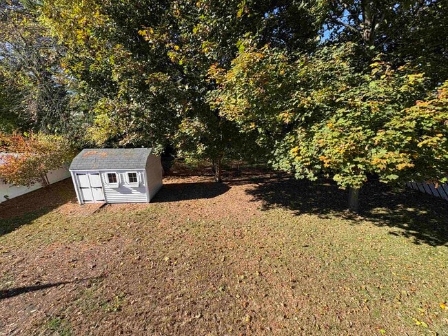 Building Photo - 15 Kingston Dr