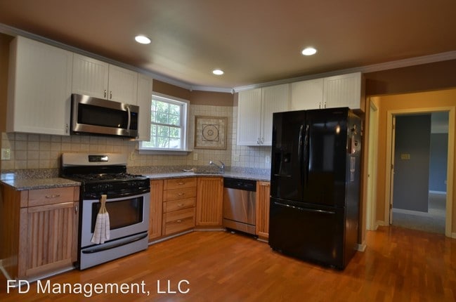 Building Photo - 4 br, 2.5 bath House - 92 Forrest Road