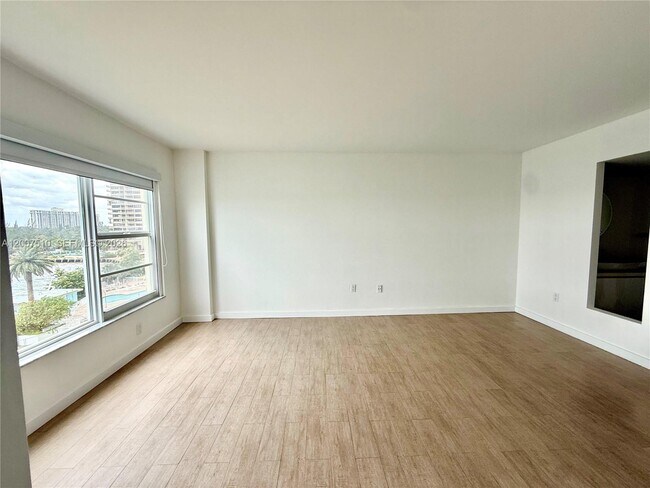 Building Photo - 11111 Biscayne Blvd