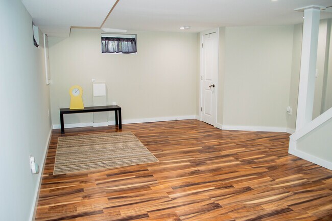 Building Photo - 536 Riggs Rd NE