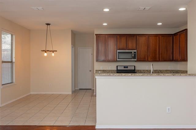 Building Photo - 5828 Pebble Ridge Dr