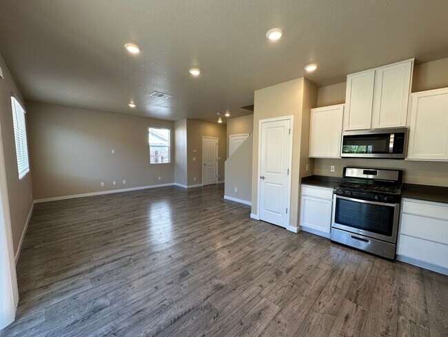 Building Photo - Adorable Lemmon Valley Townhome!