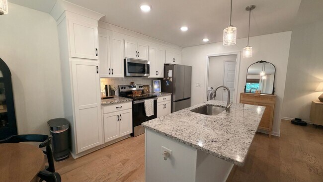 Building Photo - 750 Gleason Dr