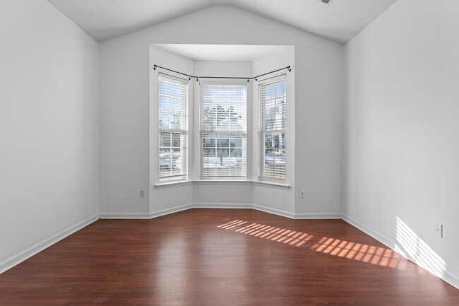 Building Photo - 4 Maravista Ave