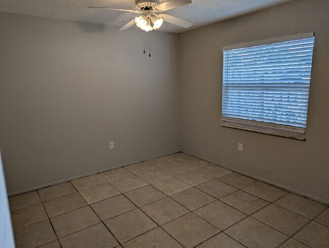 Building Photo - Lovely 3 bed 2 bath duplex