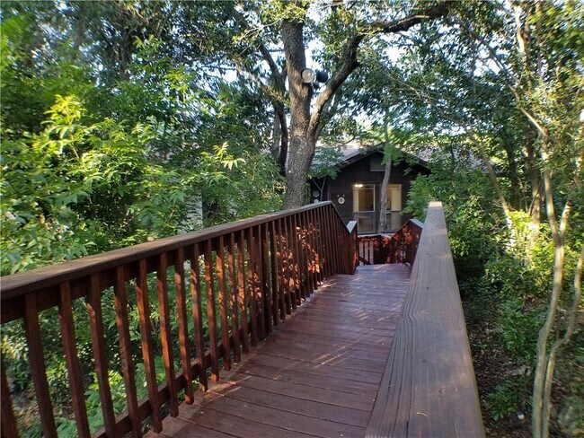 Building Photo - 6201 Highland Hills Dr