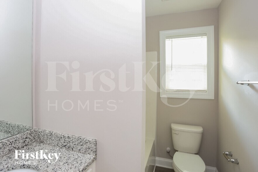 Building Photo - 337 Pecan Ct SW