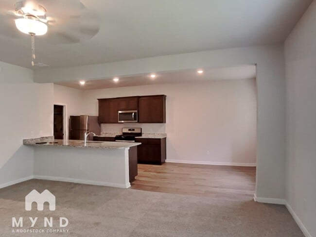 Building Photo - 1106 Clark Dr
