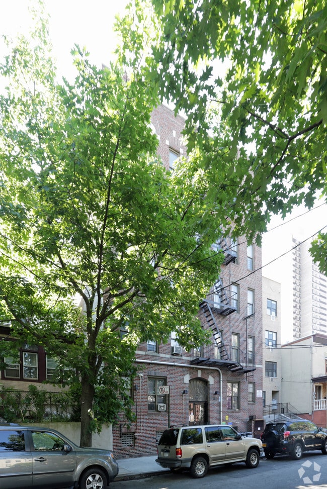 Building Photo - 2136 Mapes Ave