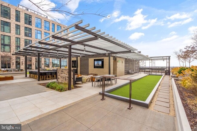Building Photo - 1650 Silver Hill Dr