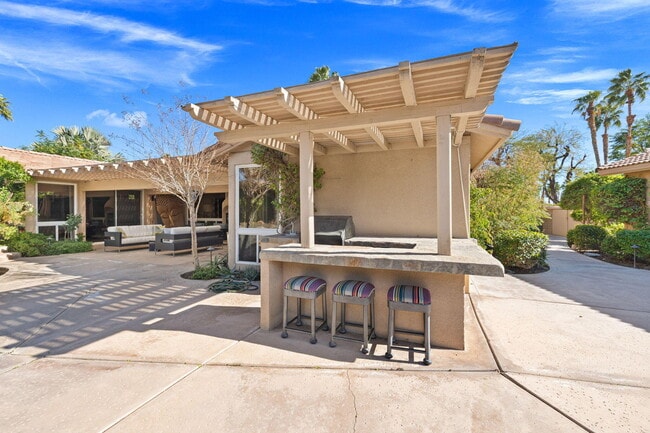 Building Photo - 49105 Casa Del Rio