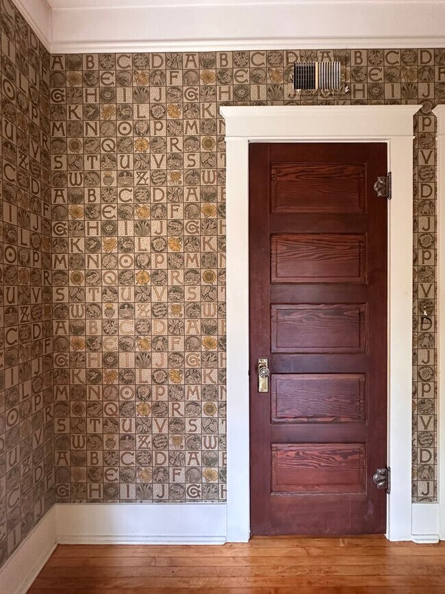 Building Photo - Meticulously Restored 1920s Craftsman on a Private, Hedged Lot | Pet Friendly!