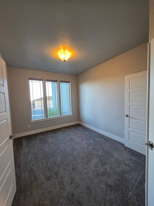 Building Photo - 584 Thebes St