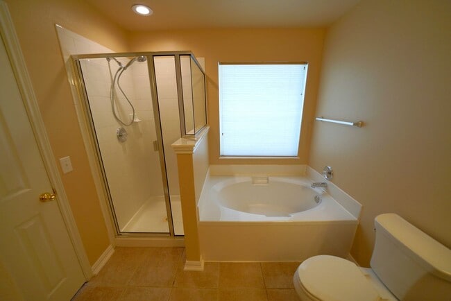 Building Photo - Immaculately upgraded and maintained home now available in Cibolo! Realtor Commission: $550