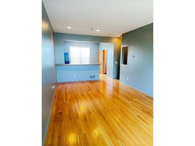 Building Photo - 845 N 8th Ave