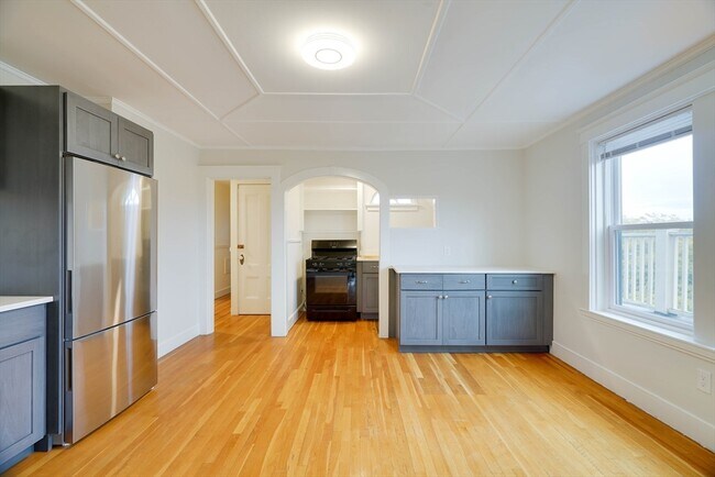 Building Photo - 11 Linden St