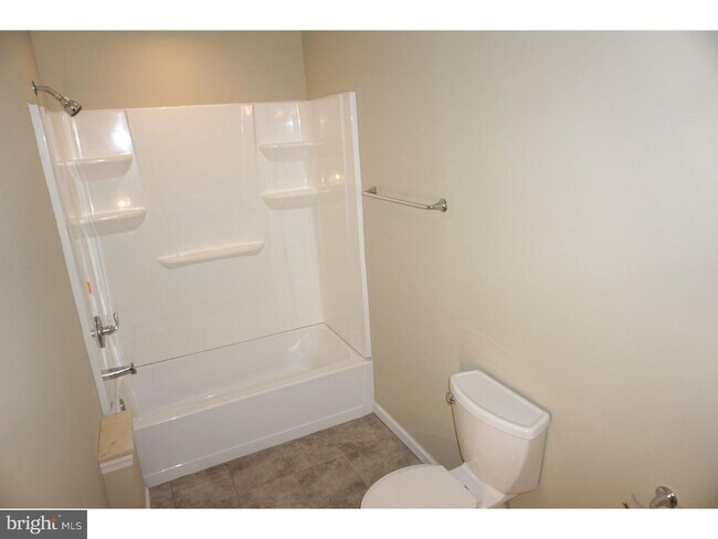 Building Photo - 509 Steeplechase Ct