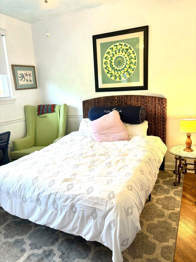 Building Photo - 328 N Lake Dr