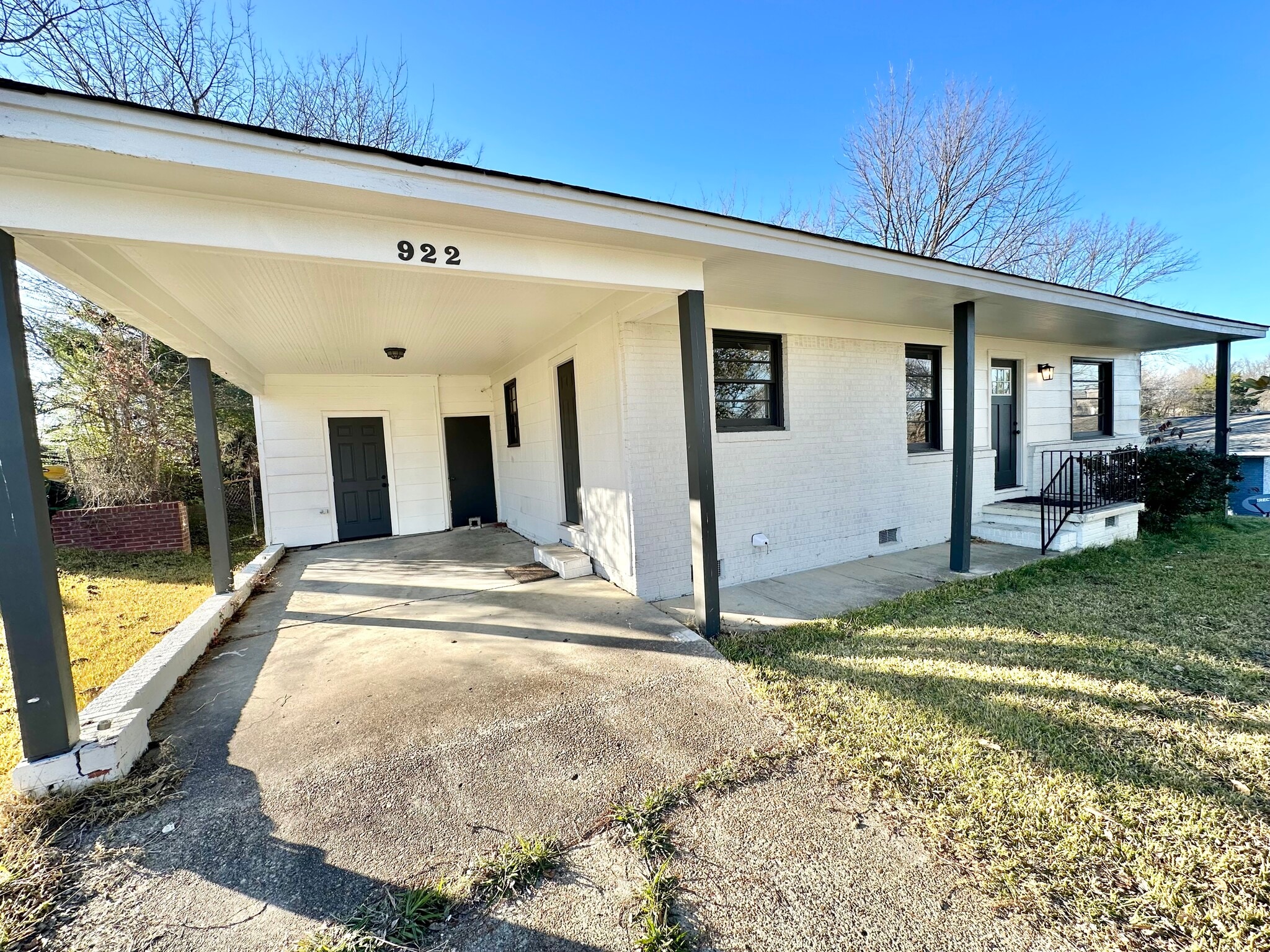 Carport - 922 Lynden Blvd