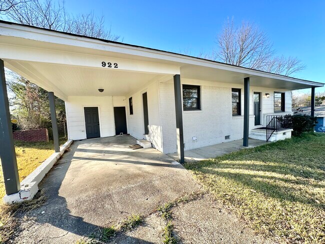 Carport - 922 Lynden Blvd