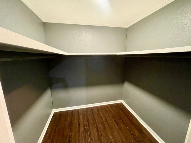 Building Photo - Spacious 4 bed 2 bath home for rent in Pearl!