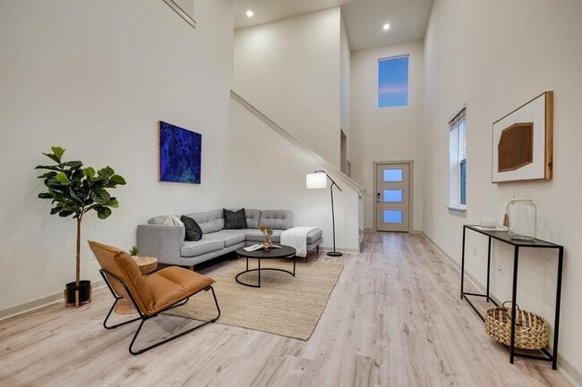 Building Photo - 7400 Daves Landing Dr