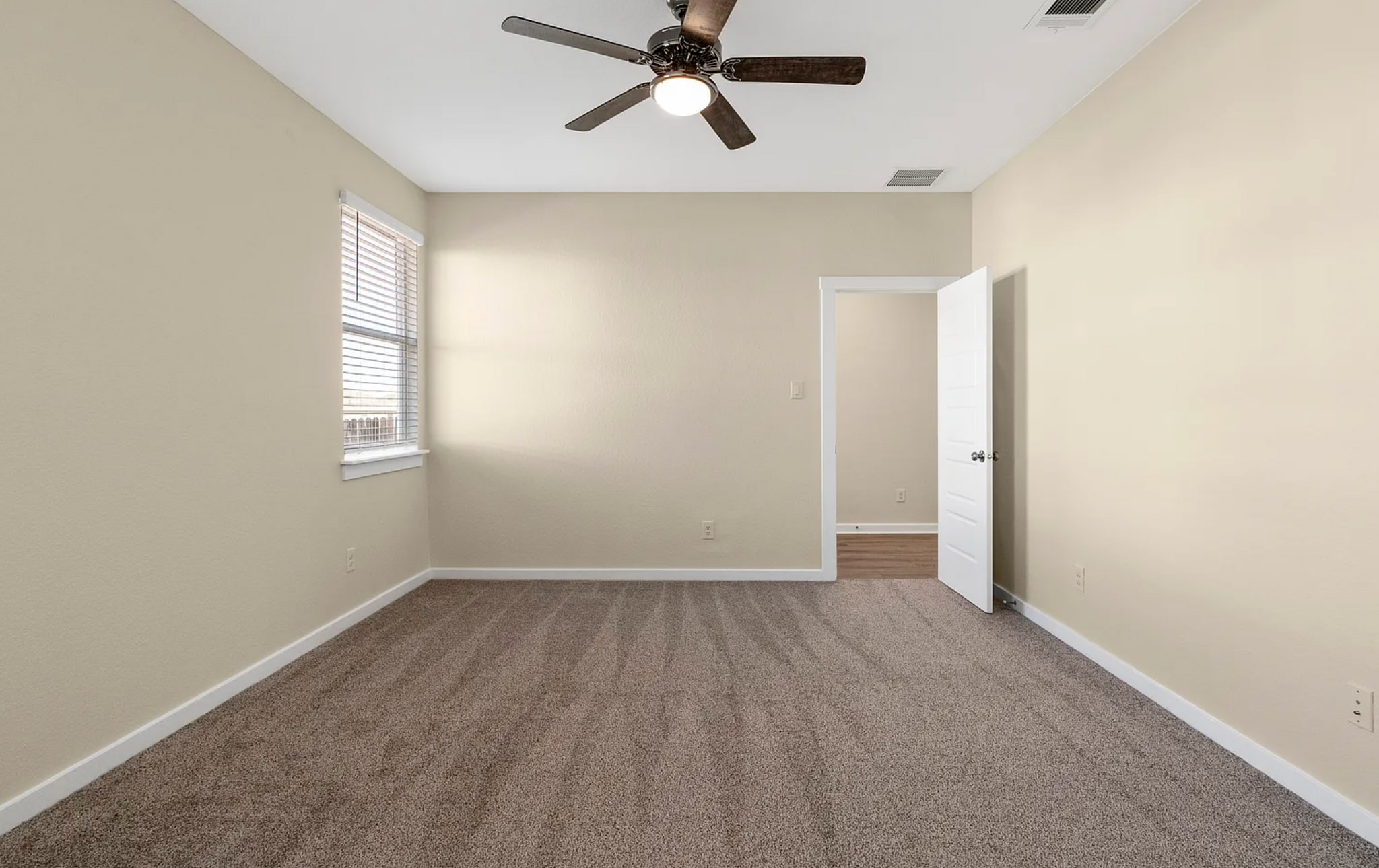 Primary bedroom - 220 Fairfax Ave