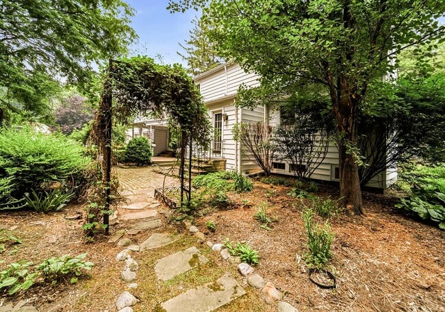 Building Photo - 7364 Johnnycake Ridge Rd