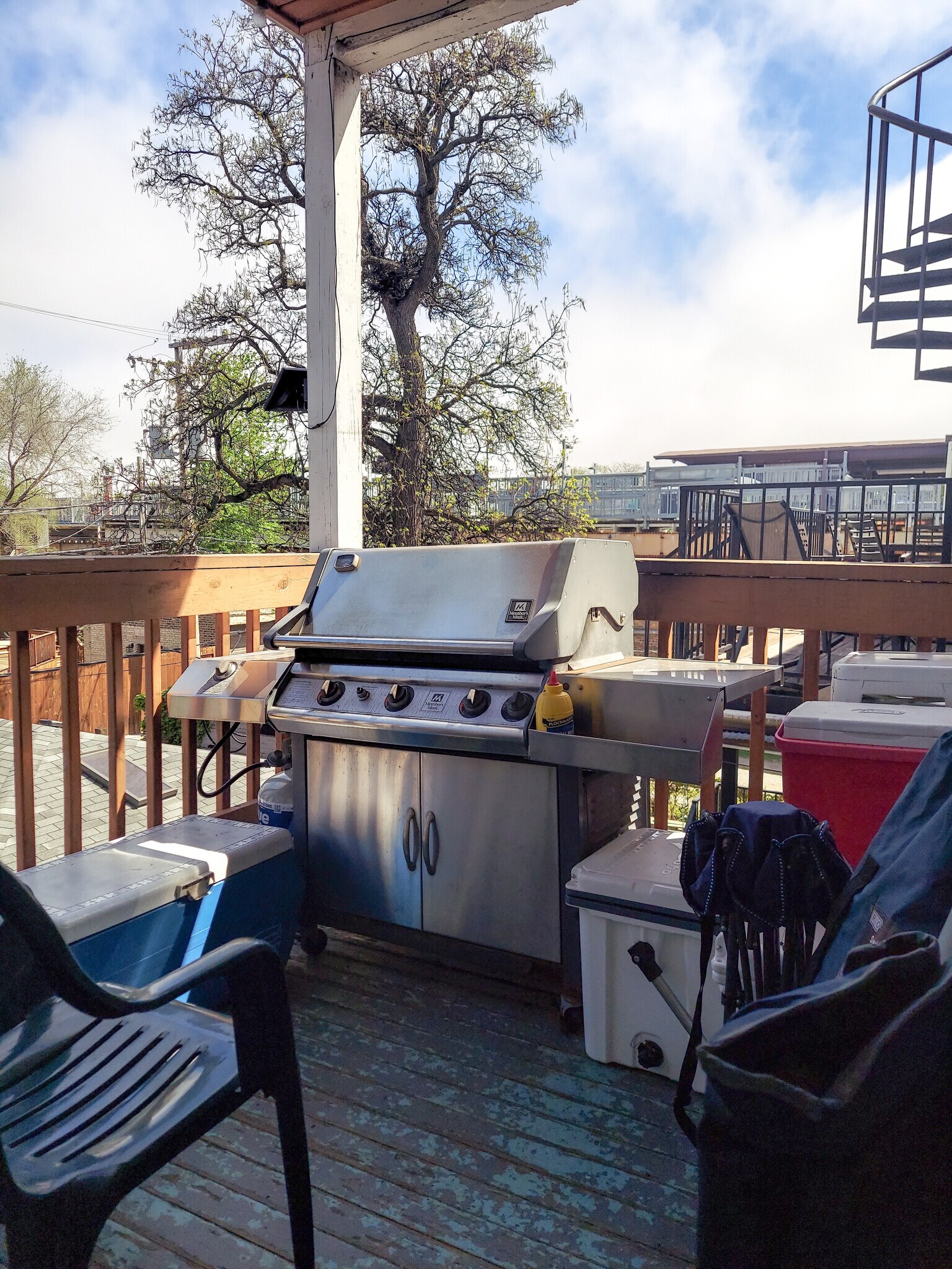 Building Photo - 1832 W Addison St