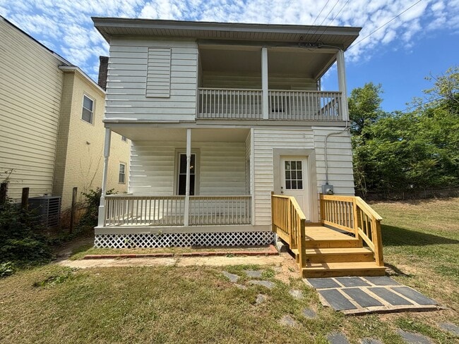 Building Photo - Charming 4bdrm/1.5bth Home Located in Richmond's North Highland Park w/Balcony!!