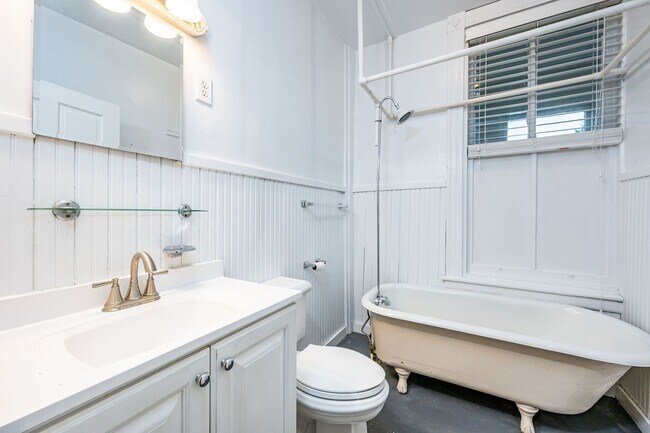 Building Photo - 3127 W Franklin St