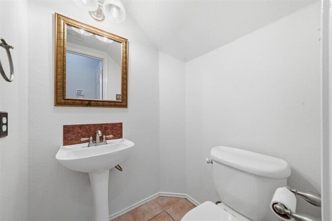 Building Photo - 5801 Marchmont Ln